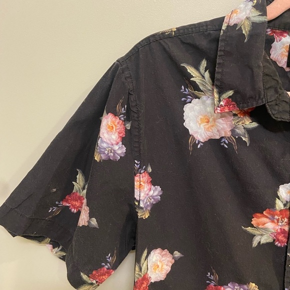 Pacsun Short Sleeve Button-down shirt size small floral black EUC B0024 - Picture 5 of 7